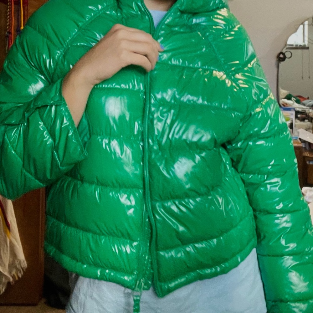 water repellent Zara puffer ( green ) Size M, fits like a small